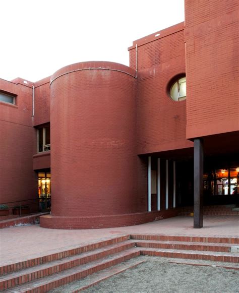 Escola Sant Jordi   Arquitectura Catalana .Cat