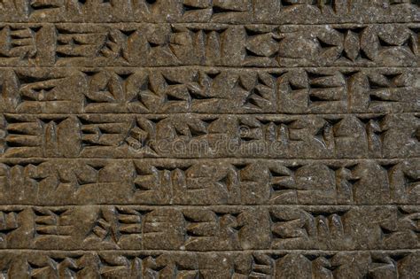 Escritura Cuneiforme De La Tableta De Arcilla Del Mesopotamia Foto de ...