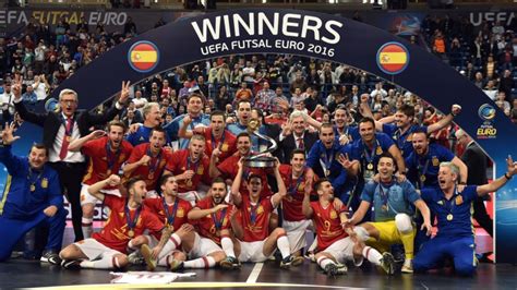 España gana a Rusia y se proclama campeona de Europa de ...