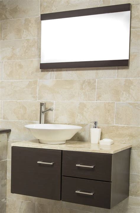 Espejo con gabinete color ébano ideal para un baño moderno ...
