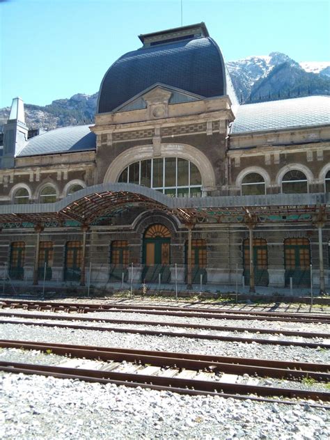 Estación de Canfranc. Huesca. Spain. | Huesca, Spain, Estacionamiento
