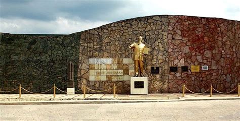 Estatua de Venustiano Carranza en Tlaxcalantongo, Pue ...