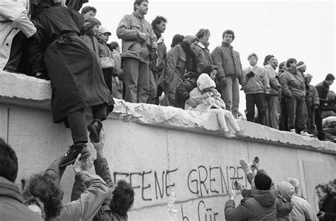 Este mes | 28 años después de la caída del Muro de Berlín ...