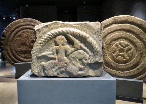 Estelas gigantes discoideas prerromanas en el Museo de Prehistoria y ...