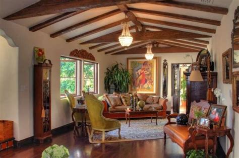 Estilo colonial rústico | Spanish style living room ...
