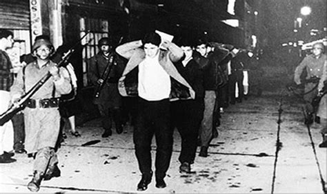 Estudiantes detenidos la noche del 2 de octubre de 1968 | Tlatelolco ...