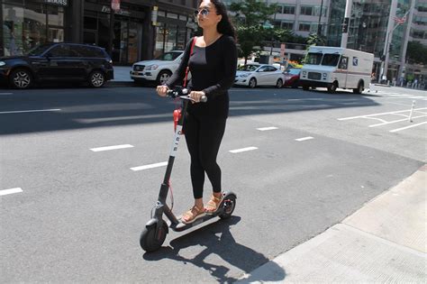 Estudio: usuarios de scooters en peligro por no usar ...