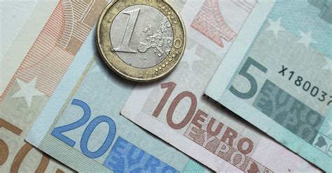 Euro rises past $1.20 on ECB outcome; dollar falls vs. yen