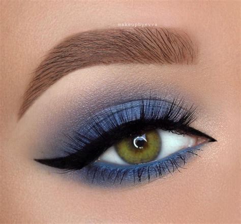 Eva K.B en 2020 | Maquillaje ojos azules, Maquillaje sombras azules ...