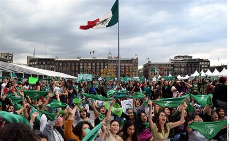 Exigen aborto legal en el Zócalo de la Ciudad de México