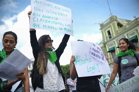 Exigen feministas legalizar el aborto en todo el país   Capital México