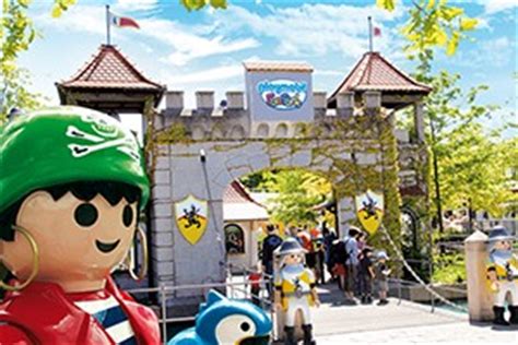 Experience the amazing world of the PLAYMOBIL FunPark!