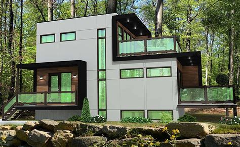 Fachada de casa con vidrios verdes