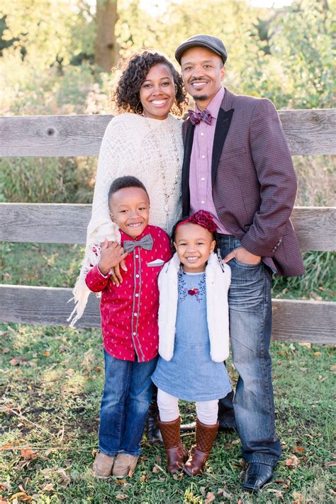 Fall family photo outfit ideas | Fall family photo outfits ...