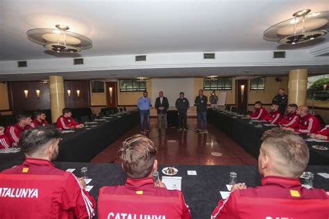FCF | El president Soteras saluda els jugadors de la CatUEFA