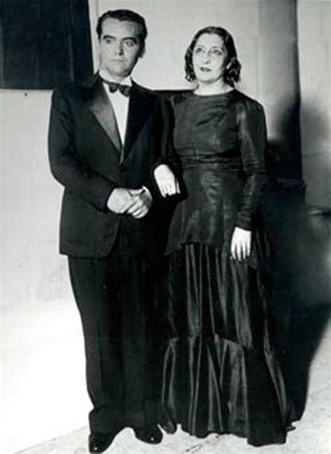 Federico García Lorca y Lola Membrives después del estreno ...