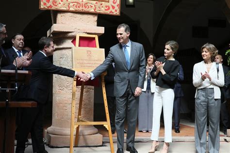 Felipe VI y Letizia visitan Villanueva de los Infantes ...
