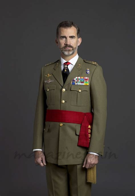 Felipe VI, ya tiene sus fotos oficiales como militar ...