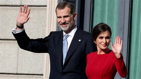 Felipe y Letizia: Los Reyes se van de puente y plantan a ...