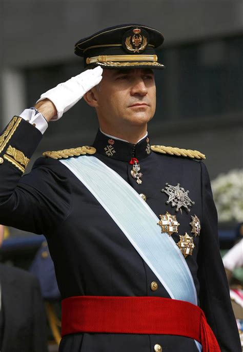 FelipeVI: El rey Felipe VI viste el uniforme de gran ...