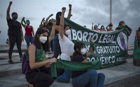 FEMINISTAS DE TODO MÉXICO HACEN PROTESTA PARA DESPENALIZAR EL ABORTO