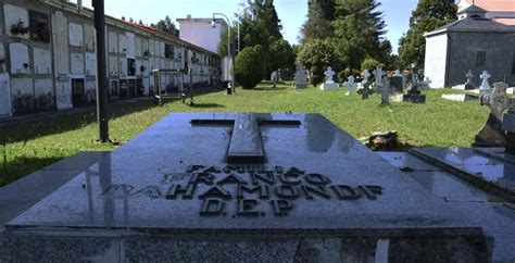 Ferrol mantiene en pie la casa natal y la tumba de la familia Franco ...