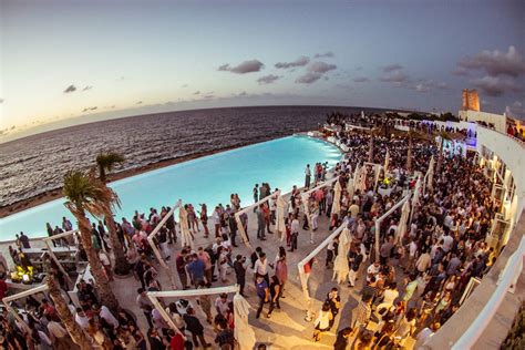 Fiesta en Malta: vida nocturna en la isla   guiasdeviaje ...