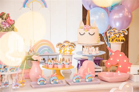 Fiesta temática de unicornios para celebrar un cumpleaños ...