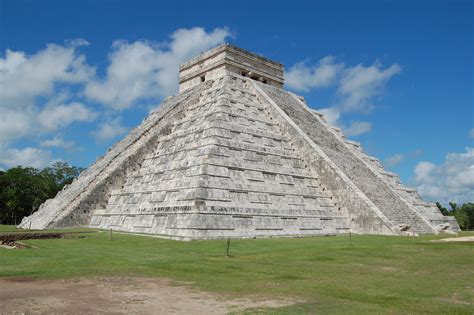 File:003 El Castillo o templo de Kukulkan. Chichén Itzá ...