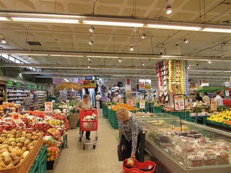 File:11 05 2017 Inside Continente supermarket, Albufeira ...