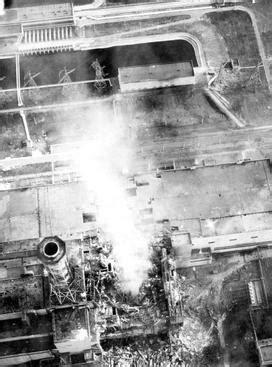 File:Chernobyl burning aerial view of core.jpg   Wikipedia