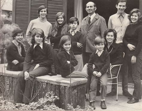 File:Eugenio Cruz Vargas y familia en 1972.jpg   Wikimedia ...