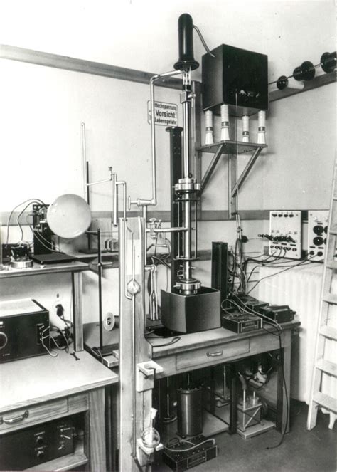 File:First Scanning Electron Microscope with high ...
