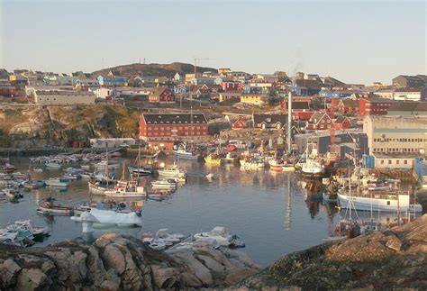 File:Greenland 1, Harbour of Ilulissat.jpg   Wikimedia Commons