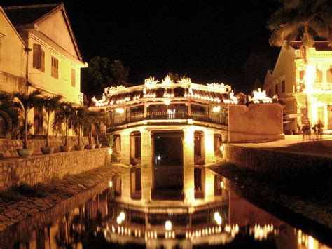 File:Hoi An, Vietnam, Japanese Covered Bridge.jpg ...