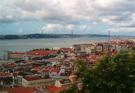 File:Lisboa, Vista sobre a Baixa e Tejo.jpg   Wikimedia ...