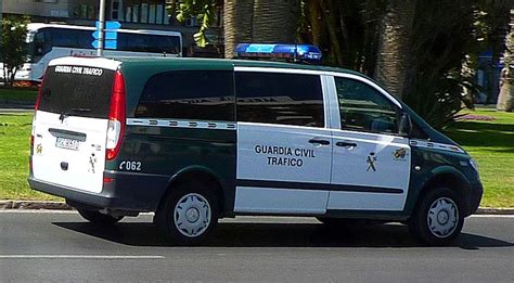 File:Mercedes Benz Vito Guardia Civil.JPG   Wikimedia Commons