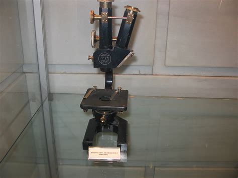 File:Microscopio petrográfico binocular museo geominero de ...