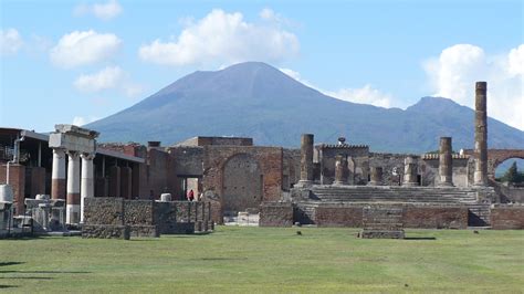 File:Mount Vesuvius, Pompei   panoramio   Colin W.jpg ...