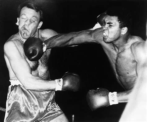 File:Muhammad Ali fights Brian London on August 6, 1966 ...
