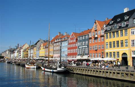 File:Nyhavn, Copenhagen.jpg   Wikimedia Commons