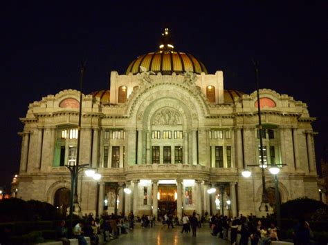 File:Palacio de Bellas Artes de noche en la Ciudad de ...