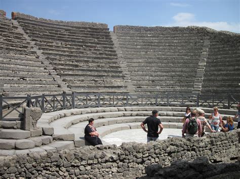 File:Pompei. Little theatre. IMG 4673.JPG   Wikipedia