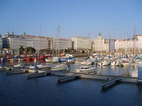 File:Port La Coruña.JPG   Wikimedia Commons
