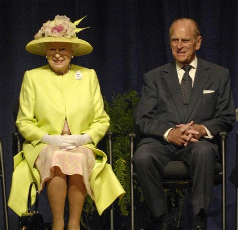 File:Queen Elizabeth II and Prince Philip visiting NASA ...