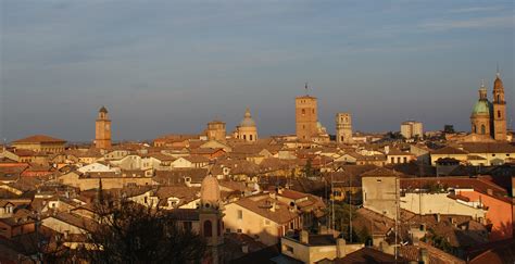 File:Reggio Emilia profilo panorama.JPG   Wikimedia Commons