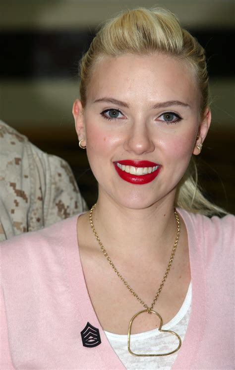 File:Scarlett Johansson in Kuwait 01.jpg   Wikimedia Commons