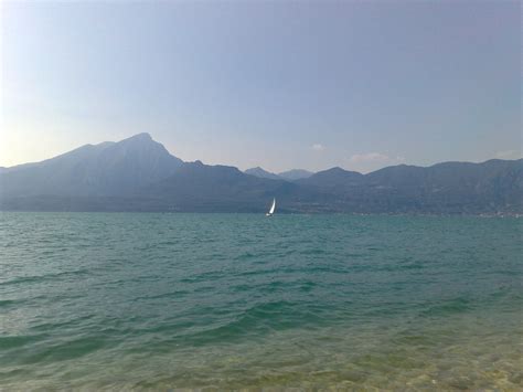 File:Vista Lago di Garda.jpg   Wikimedia Commons
