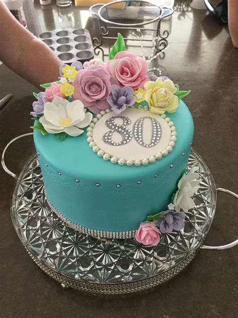Floral 80th birthday cake | 80th birthday cakes en 2019 ...