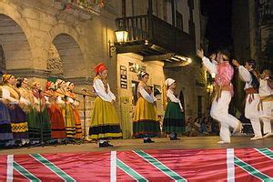 Folclore de España   Danza en Santillana del Mar   Cantabria. | Spain ...